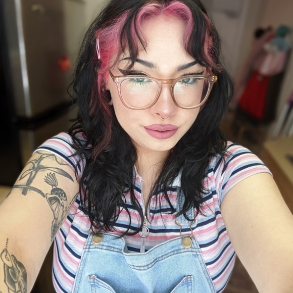 Meet your Posher, Anastasia - Picture 1 of 1